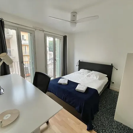 Vieil Beachside Apartment: Brand New With Parking * Antibes
