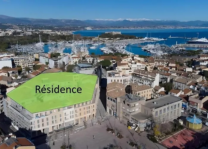 Vieil Beachside Apartment: Brand New With Parking