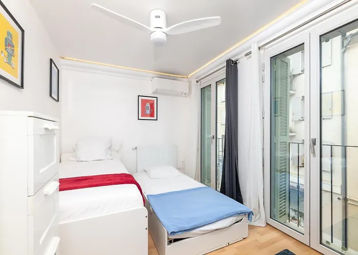 Apartment Vieil Beachside Apartment: Brand New With Parking Antibes