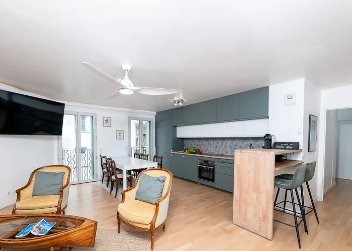 Apartment Vieil Beachside Apartment: Brand New With Parking *